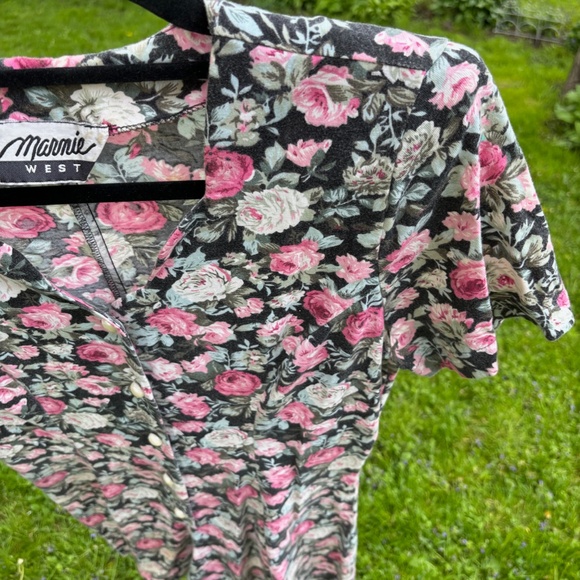 vintage floral romper scalloped neck pearl button size 8 summer playsuit - Picture 15 of 16